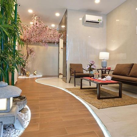 Pham Van Sakura Hotel Thuan An Екстер'єр фото