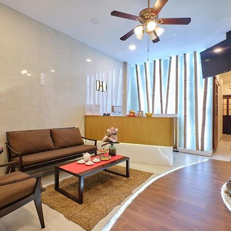 Pham Van Sakura Hotel Thuan An Екстер'єр фото