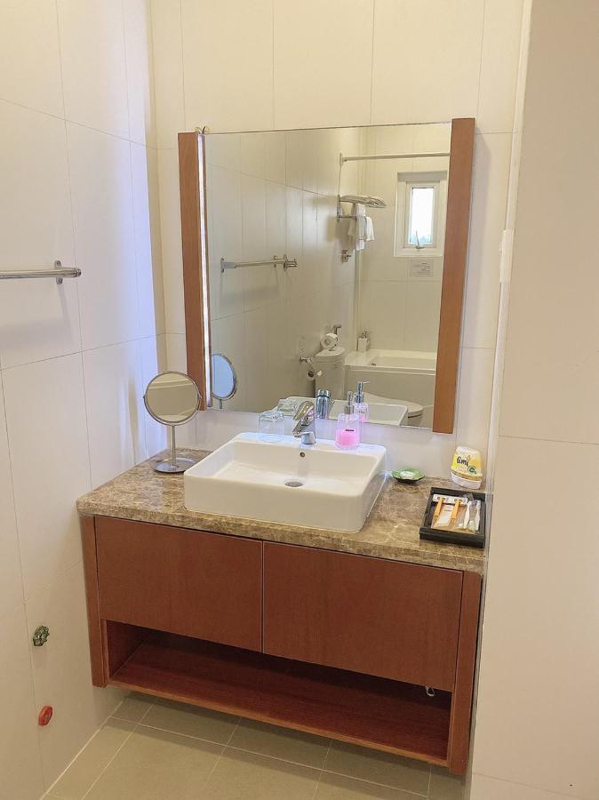 Pham Van Sakura Hotel Thuan An Екстер'єр фото