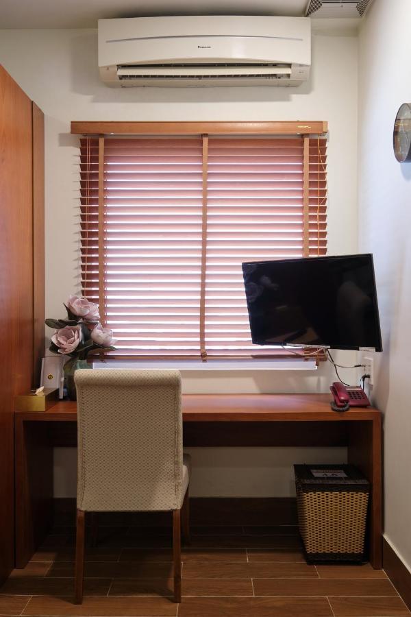 Pham Van Sakura Hotel Thuan An Екстер'єр фото